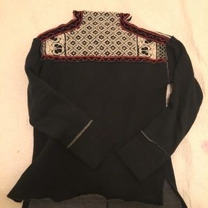 FREE PEOPLE winter sweater💙❤️